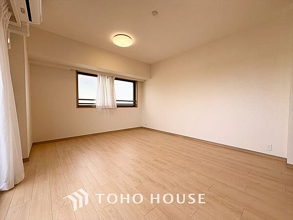 【LIVING】◆眩い◆光が燦々と入り、家族の笑顔を照らす。「いつまでも続いて」と願う夢のような毎日がここにある。