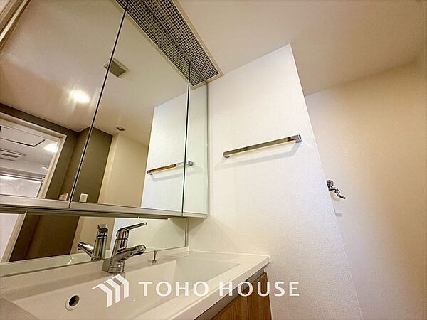 【WASHROOM】◆快適◆煌びやかな暮らしの中にも忘れたくない快適さ。大きな収納が助けてくれます。