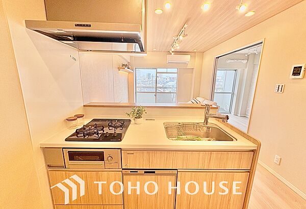 ◆愛育◆キッチンは家族の絆を育む大切な空間。シンプルで使い易いSystemKitchenで愉しく作る料理は愛情のある美味しいご馳走に。家族で使える広々としたダイニングキッチンです。