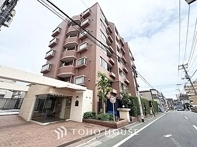 外観:ちょっとした色使いがその家がもつ雰囲気、趣(おもむき)を携え、暮らす家族や訪ねてくる友人・知人に新鮮な香りを運んできます。 外観:ちょっとした色使いがその家がもつ雰囲気、趣(おもむき)を携え、暮らす家族や訪ねてくる友人・知人に新鮮な香りを運んできます。