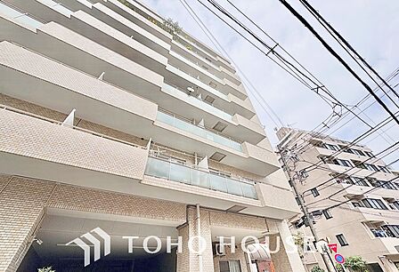 落ち着いた街並みに調和する上質な外観デザイン。帰宅するたびに心が満たされる住まいです。