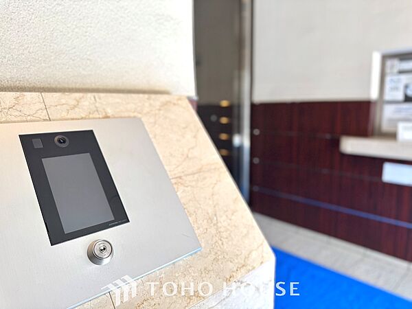 オートロック付き物件なら、エントランスで部外者をしっかりシャットアウト。空き巣対策などの防犯面はもちろん、不要な訪問販売に直接対応しなくて済むのも嬉しいポイントです。