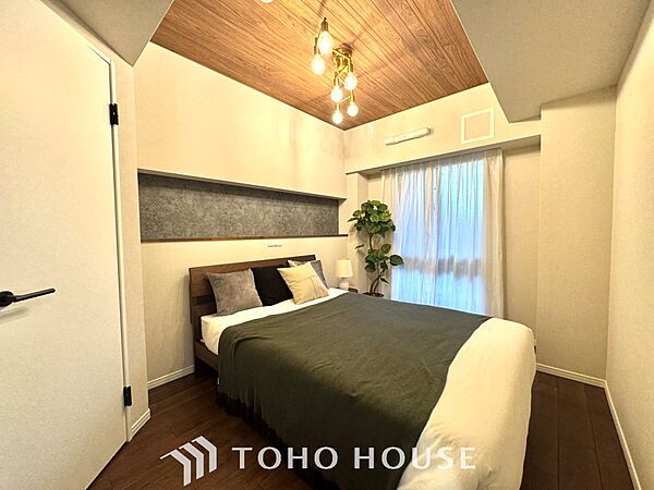 【Ease】家族個々の安らぎの空間。プライベートなBedRoomは暮らす方の感性で造り上げたいもの。誰もが好みで飾れるシンプルな室内に仕上げてあります。