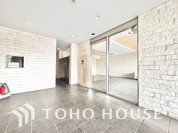 【ENTRANCE】◆家族◆家で家族と過ごす時間は限られている。帰りを待つ家族の元へと急ぐときの弾む思い。そんな思いを引き立てる邸宅。