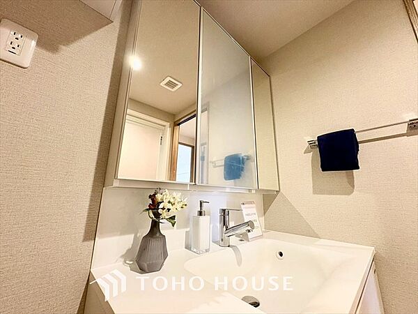【WASHROOM】◆快適◆煌びやかな暮らしの中にも忘れたくない快適さ。大きな収納が助けてくれます。
