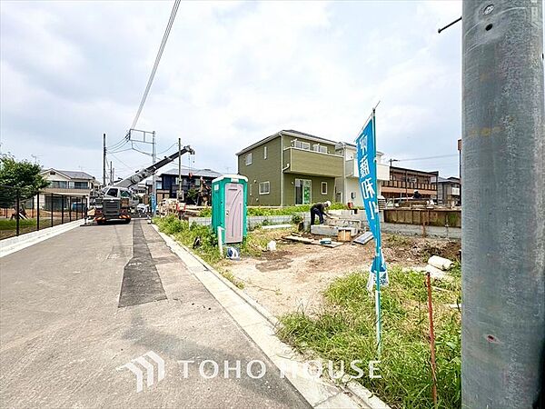 【FRONT ROAD】◆安心◆して歩ける。安心して家族の帰りを待てる。そんな安心を感じさせる広々とした道路。