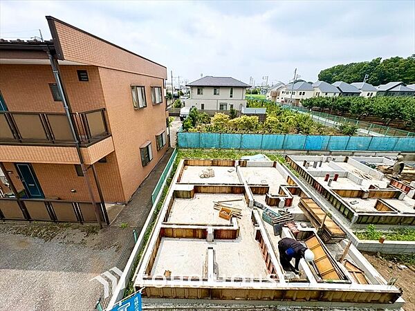 【APPEARANCE】◆家族◆家で家族と過ごす時間は限られている。帰りを待つ家族の元へと急ぐときの弾む思い。そんな思いを引き立てる邸宅。
