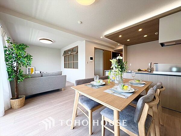 【LIVING】◆Sunshine◆光が燦々と入り、いるだけで気持ちいい。「開放的でゆとりあるお部屋です。」