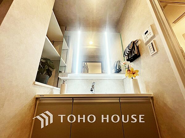 【WASHROOM】◆快適◆煌びやかな暮らしの中にも忘れたくない快適さ。大きな収納が助けてくれます。