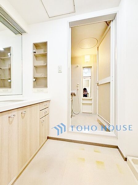 【WASHROOM】◆快適◆煌びやかな暮らしの中にも忘れたくない快適さ。大きな収納が助けてくれます。