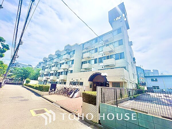 忙しい朝でも、しっかり家族が揃って食事をして頂けるゆとりある大きさのダイニングスペース。リビングと和室の続き間は急な来客時になど使い勝手が良いです。実際の空間を体感してみて下さい！