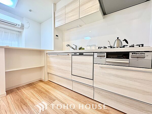 【Kitchen】キッチンは家族の絆を育む大切な空間。シンプルで使い易いSystemKitchenで愉しく作る料理は愛情のある美味しいご馳走に。