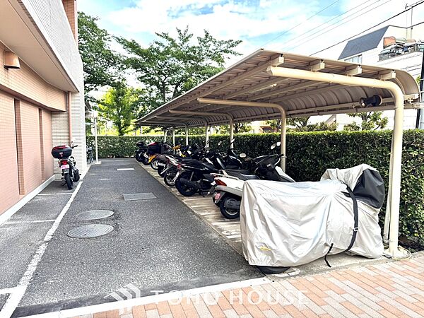 ほんの少しのこだわり。ちょっとした色使いがその家がもつ雰囲気、趣（おもむき）を携え、暮らす家族や訪ねてくる友人・知人に新鮮な香りを運んできます。