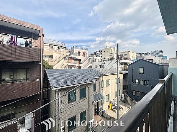 【BALCONY】◆BLUE SKY◆自然の心地よさに包まれる。大開口の外に広がるのは爽やかな青空。