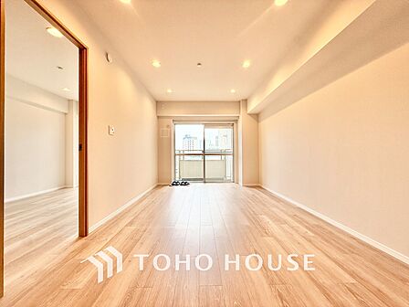 ◆窓を開けると◆冷涼な風、そよぐリビング。だんらんの場所はここから始まり、ここで終わる。家族の笑顔が集う素敵な場所だから、こだわり抜いた思いが詰まっているのだと思う。