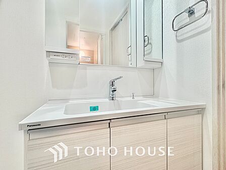 【WASHROOM】◆快適◆煌びやかな暮らしの中にも忘れたくない快適さ。大きな収納が助けてくれます。