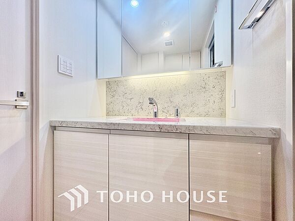 【WASHROOM】◆快適◆煌びやかな暮らしの中にも忘れたくない快適さ。大きな収納が助けてくれます。