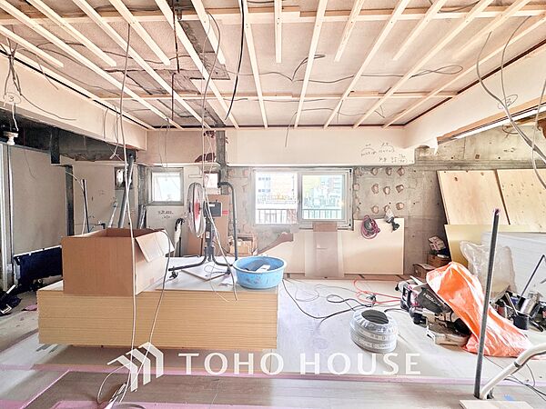 【改装中】「想像していた以上に広い」が写真を撮っているときの感想です。家事動線に配慮したプランによりご家族がくつろげる明るく広い空間が確保できました。
