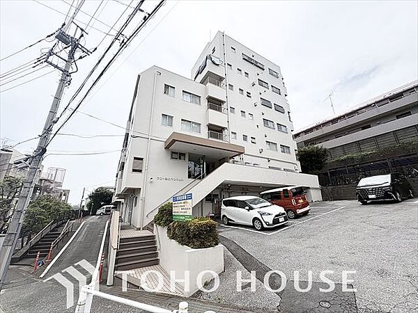ほんの少しのこだわり。ちょっとした色使いがその家がもつ雰囲気、趣（おもむき）を携え、暮らす家族や訪ねてくる友人・知人に新鮮な香りを運んできます。