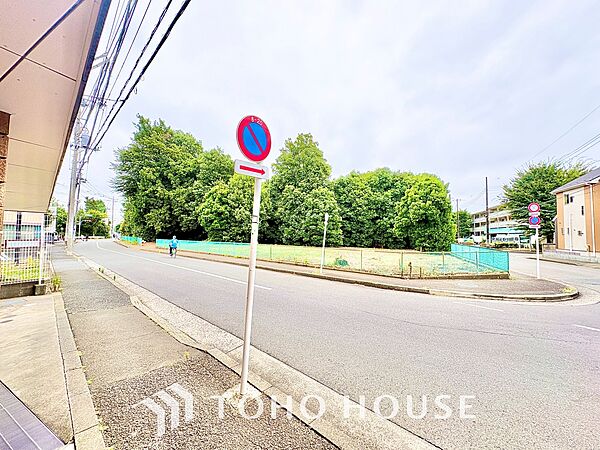 気持ちの良い朝をつくりだし、夕方には笑顔を取り戻させてくれるミラー。パウダールームはいつでも本来の自分を取り戻せる空間。明るく仕上げてあります。