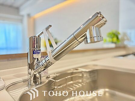 誰もが住みたい街。その風貌は、暮らしの誇りと輝きを物語る。都会の喧騒を脱いでいく。こころのタイムトンネル。洗練と緑の共演が、憩いの空間。