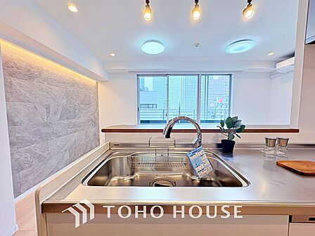 ◆愛育◆キッチンは家族の絆を育む大切な空間。シンプルで使い易いSystemKitchenで愉しく作る料理は愛情のある美味しいご馳走に。家族で使える広々としたダイニングキッチンです。
