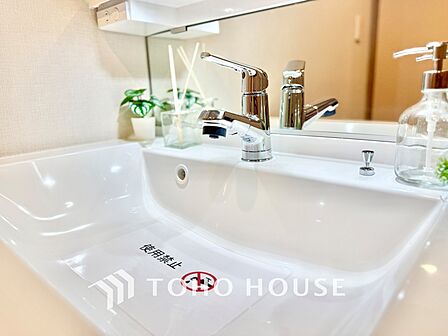 ◆洗面◆清潔感のある水回り。白で統一されたスタイリッシュな空間。毎日使う場所だから究にシンプルにこだわりました。