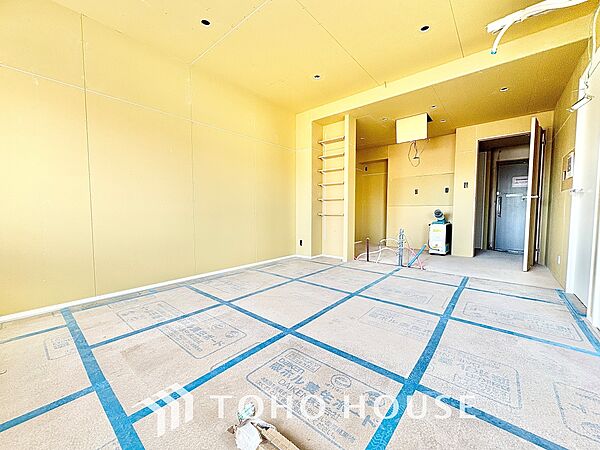 叶えたかったのは落ち着きのあるナチュラルな風合い、そして開放感があるリビング。優雅な気分に浸れる幸せな時間を家族が自然と集まりたくなるこの空間で。