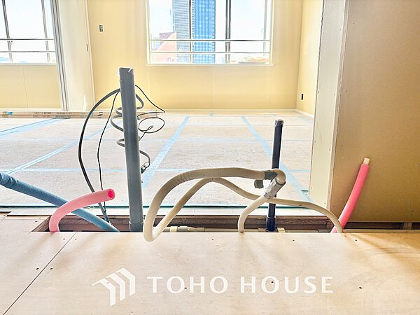 ◆愛育◆キッチンは家族の絆を育む大切な空間。シンプルで使い易いSystemKitchenで愉しく作る料理は愛情のある美味しいご馳走に。家族で使える広々としたダイニングキッチンです。