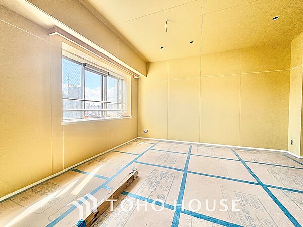 【ROOM】感性を育むプライベートルームはシンプルでスマートな空間。好みの空間で読書をしたり、音楽を聞いたりと一人の時間も充実したものにできます。