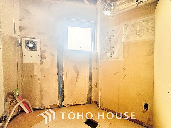 気持ちの良い朝をつくりだし、夕方には笑顔を取り戻させてくれるミラー。パウダールームはいつでも本来の自分を取り戻せる空間。明るく仕上げてあります。