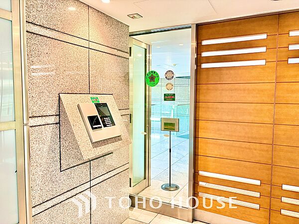【ROOM】感性を育むプライベートルームはシンプルでスマートな空間。好みの空間で読書をしたり、音楽を聞いたりと一人の時間も充実したものにできます。