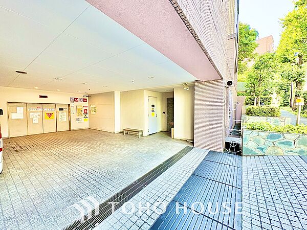 気持ちの良い朝をつくりだし、夕方には笑顔を取り戻させてくれるミラー。パウダールームはいつでも本来の自分を取り戻せる空間。明るく仕上げてあります。