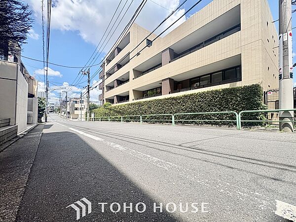 ここにはみんなが集い、食事と楽しい会話が始まる。
