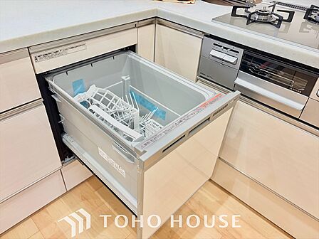 喧噪から離れ広々した寝室でゆったりと過ごす。そんな寛いだ休日もあっていい。だって『何もしない時を楽しむ』そんな贅沢な時間を愛する