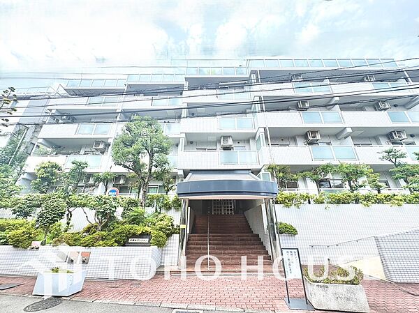 【Exterior】街並みに溶け込みながらも、確かな存在感。落ち着いた佇まいが、帰るたびに安心を与えてくれます。永く愛される外観デザインです。
