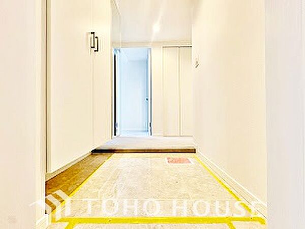 【Exterior】整ったフォルムが印象的な佇まい。シンプルだからこそ美しい設計。街と調和する住まいです。