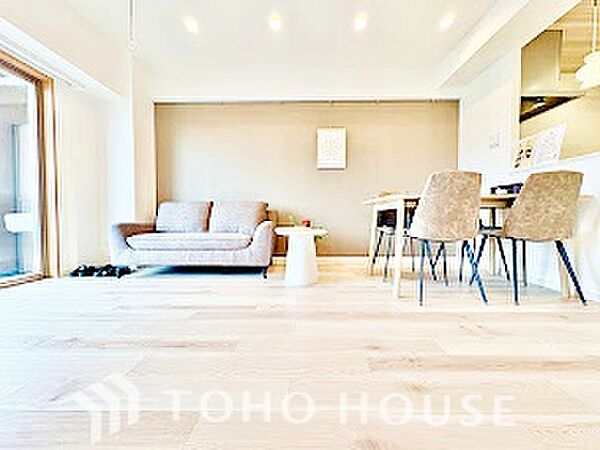 【リビング】家族が自然と集まりたくなる、心地よい広さの空間。