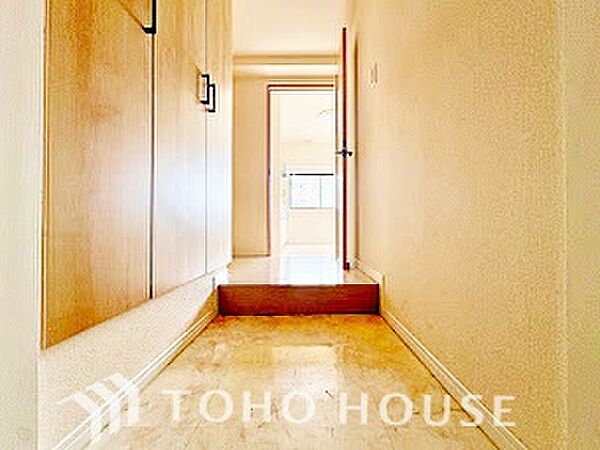 【Exterior】整ったフォルムが印象的な佇まい。シンプルだからこそ美しい設計。街と調和する住まいです。