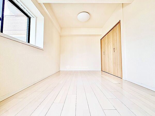 【居室】シンプルで使いやすく、どんな家具にも馴染む居室です。