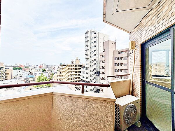 【バルコニー】陽当たりがよく、お洗濯も気持ちよくこなせそうです。