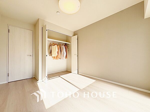 【PRIVATE ROOM】◆属毛離裏◆子は父を手本とし、母に愛育されて成長する。家族の深い繋がり。いつまでも大切にしたい。