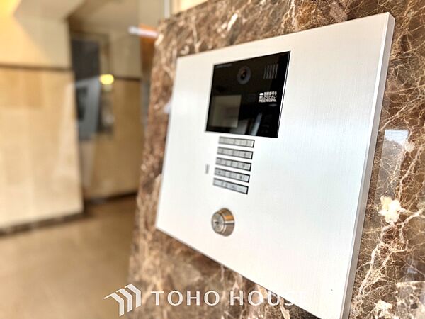 オートロック付き物件なら、エントランスで部外者をしっかりシャットアウト。空き巣対策などの防犯面はもちろん、不要な訪問販売に直接対応しなくて済むのも嬉しいポイントです。