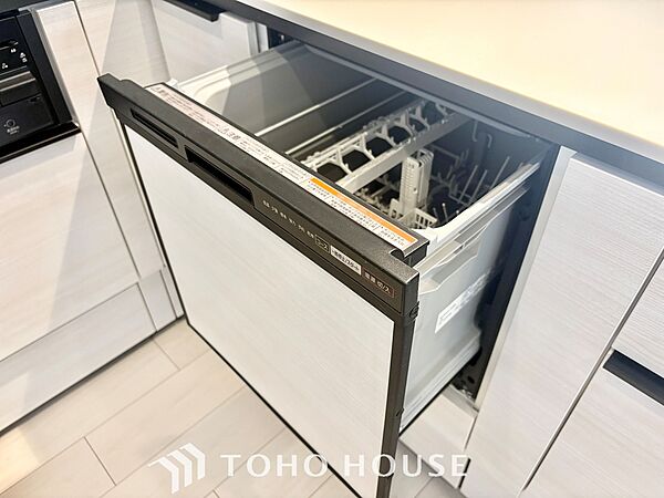 ◆食洗機◆お子様の面倒を見れる時間が増え時短になります。加えて手荒れも防げてしかも節水が高い為、大変人気があり重宝します。