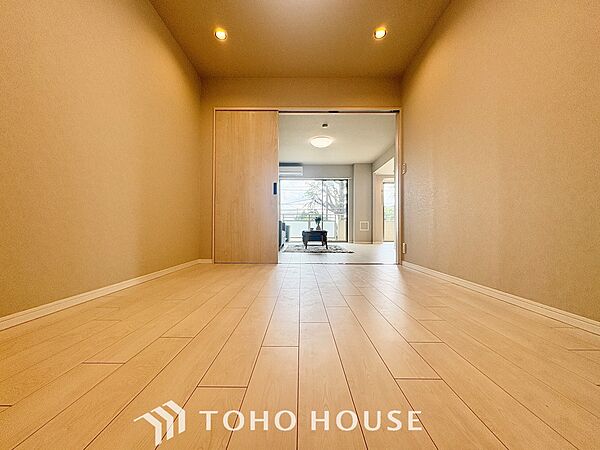 【Private room】感性を育むプライベートルームはシンプルでスマートな空間。好みの空間で読書をしたり、音楽を聞いたりと一人の時間も充実したものにできます。