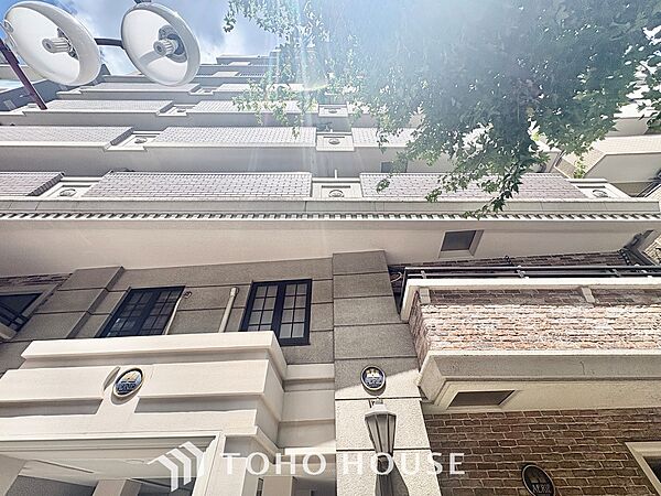 【Elegant house】その邸が魅せる、気品・上質・重厚感・細やかさ、そのすべては訪れた者に安らぎと品性を与える特別な空間です。ここに住むからこそ意味がある。