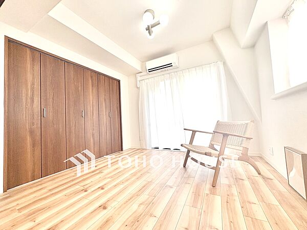 【居室】朝はやわらかな光に包まれ、気持ちよく一日始められます。