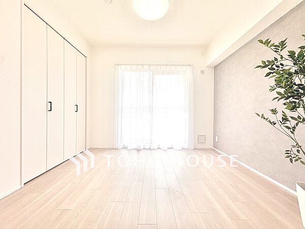【居室】シンプルで使いやすく、どんな家具にも馴染む居室です。