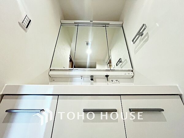 【WASHROOM】◆快適◆煌びやかな暮らしの中にも忘れたくない快適さ。大きな収納が助けてくれます。