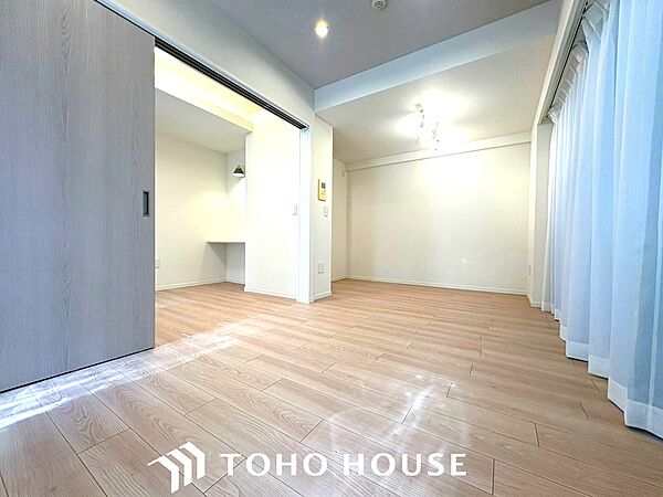 使いやすく、明るい洋室に仕上がります。子供部屋や趣味のお部屋にご利用できます。ご自身で家具などを配置し、素敵な空間を創り上げられます。